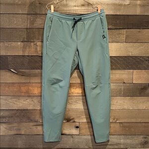 UNRL Men's Performance Pants in Green